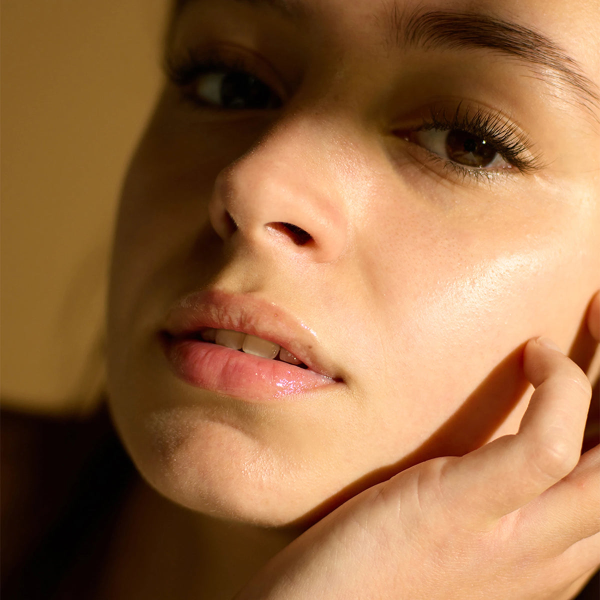 Lip Oil Rosé – Transparent mit Rosé-Schimmer – Pflegend & Glänzend | Avril